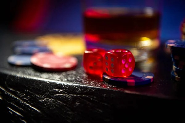Dealer qualifying hand display